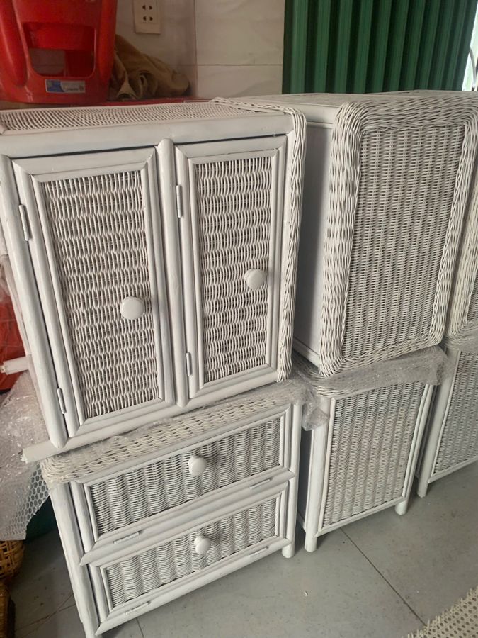 Tủ mây trắng